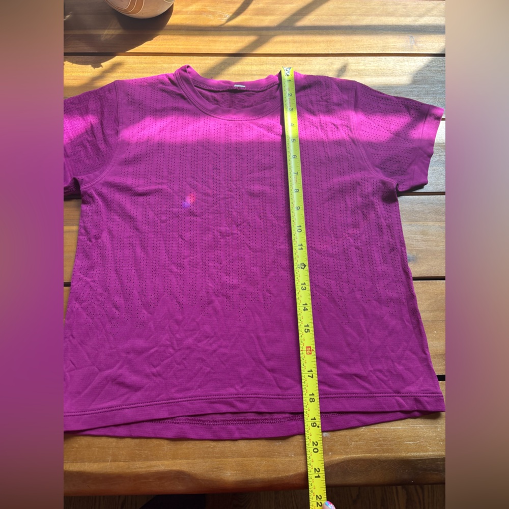 Fucshia lululemon short sleeve shirt EUC - Picture 4 of 5